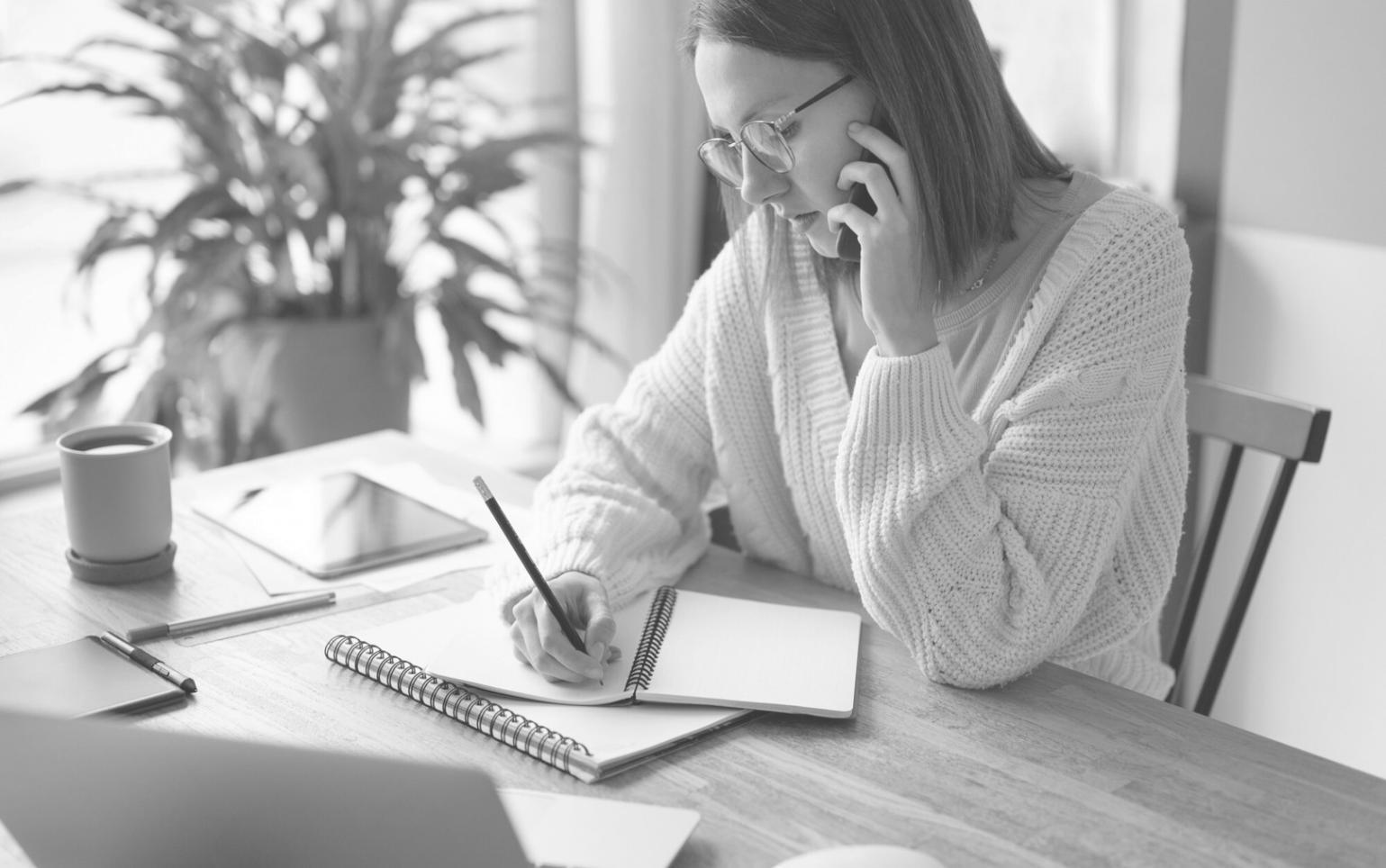 Análisis financiero con gráficos y datos empresariales